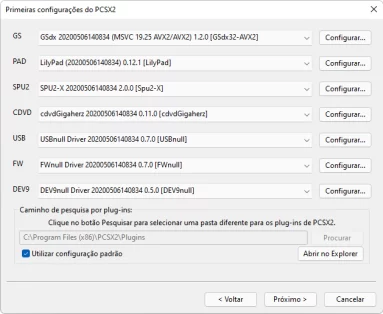 Captura de tela do assistente de configuração do PCSX2 mostrando as opções de plugins de vídeo, de gamepad, USB, entre outros. Essa tela é a padrão do emulador que já vem configurada mas que é personalizável.