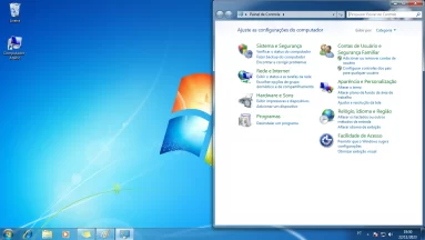 Captura de tela demonstrativa que mostra o painel de controle do Windows 7 aberto em janela na área de trabalho.