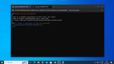 Captura de tela do terminal de comandos da Microsoft rodando no Windows 10 em janela. Estão abertas duas distribuições duas linhas de comando do Linux como demonstração do WSL: são elas o Kali Linux e o Ubuntu. A linha de comando aberta é a da Kali Linux.