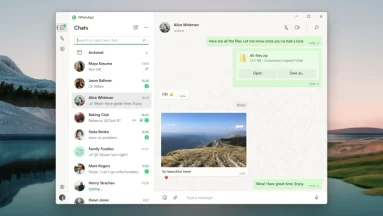 Captura de tela demonstrativa do WhatsApp para Windows. O exemplo mostra a interface de chat com mensagens e contatos na área de trabalho do PC.
