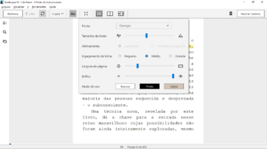 Captura de tela demonstrativa do Kindle mostrando uma interface de leitura de exemplo de um livro. A captura destaca as opções de manipulação da visualização onde é possível mudar a fonte, o tamanho da fonte, o alinhamento, a largura da página, o modo de cor, entre outras, exatamente como é possível no aparelho Kindle.